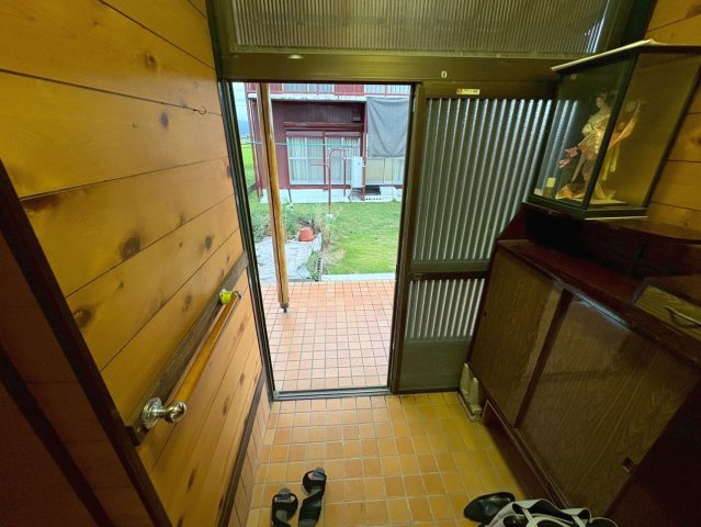 中古戸建　大垣市荒川町　昭和63年築・昭和48年築の玄関|南側平屋