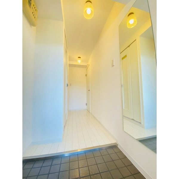 ロベリア弐番館の玄関