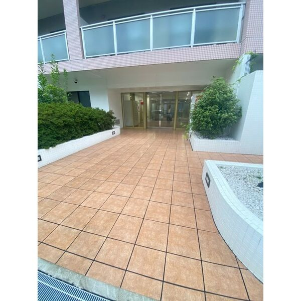 ロベリア弐番館のエントランス