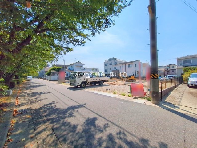 ハートフルタウン香流8期の前面道路含む現地写真