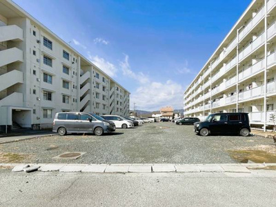 【駐車場】 | ビレッジハウス高萩1号棟 | 車をお持ちの方に嬉しい駐車場付きの物件です