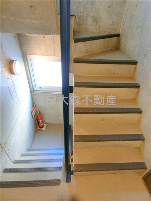 ラビットハウス西蒲田@仲介手数料無料のその他共用部分|階段