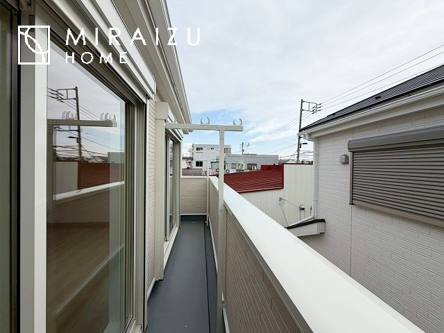 【バルコニー】 | 暮らしやすさを考えたプランで快適な現地ロケーションを実現。安らぎに満たされる、ゆとりのある日々を過ごせます♪
