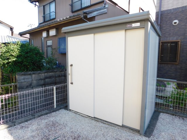 津島市江東町３丁目の中古一戸建の収納|◇物置◇　　南庭に物置設置済み♪　しっかり物が入る大きな物置