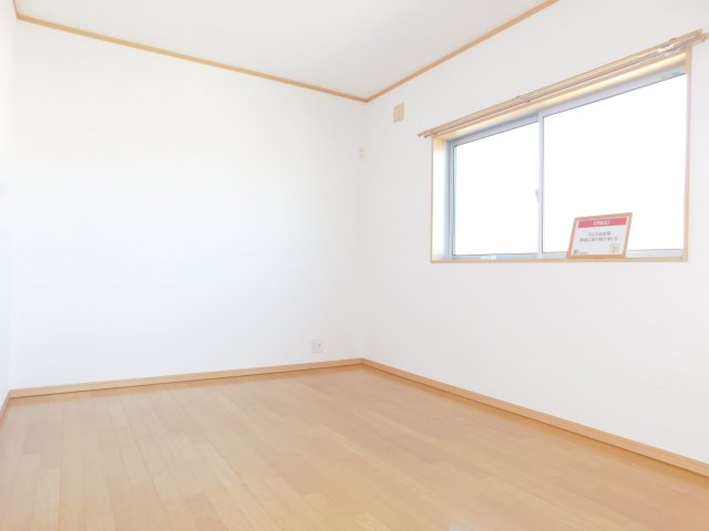 津島市江東町３丁目の中古一戸建の洋室|◇洋室◇　　明るい洋室約６．０帖　全居室収納完備♪