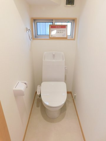 津島市江東町３丁目の中古一戸建のトイレ|◇トイレ◇　　１・２階シャワートイレ♪　新品交換済み