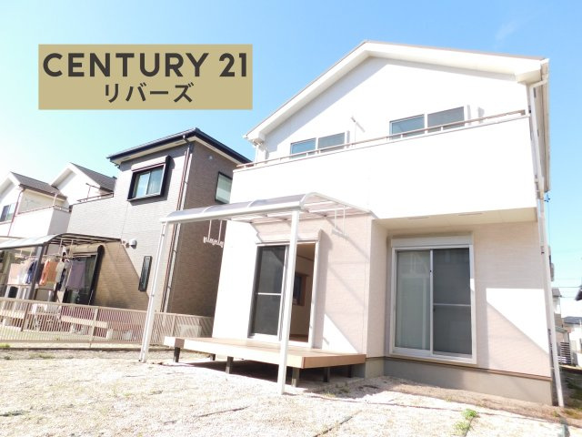 津島市江東町３丁目の中古一戸建の外観|◇テラス屋根付きウッドデッキ◇　　南庭に屋根付きのウッドデッキが設置済み♪　急な雨でも安心な洗濯物を干せるスペース♪