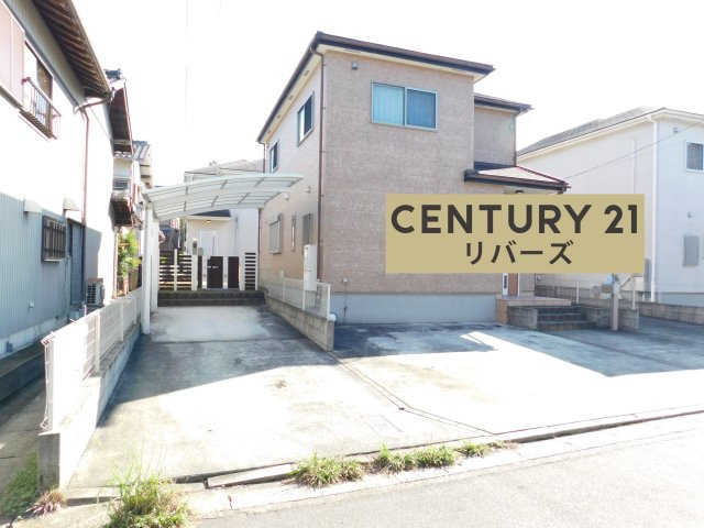 津島市江東町３丁目の中古一戸建の前面道路含む現地写真|内装リフォーム済み！！　いつでもご案内出来ます♪（お問合せ当日、平日、水曜、夜間の見学でもＯＫ）　敷地７１．２０坪！！　駐車２台ＯＫ　南にウッドデッキ付きの庭♪　全居室６．０以上の広々４ＬＤＫ物件！