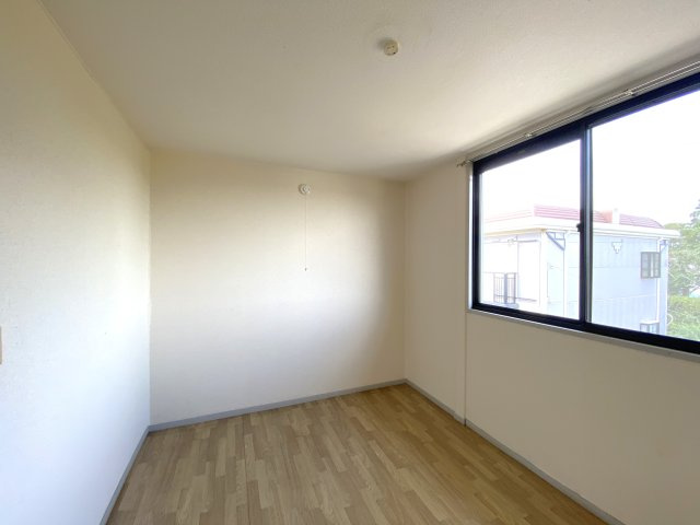 エメラルド蓮沼Cの洋室