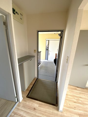 エメラルド蓮沼Cの玄関