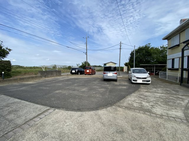 エメラルド蓮沼Cの駐車場