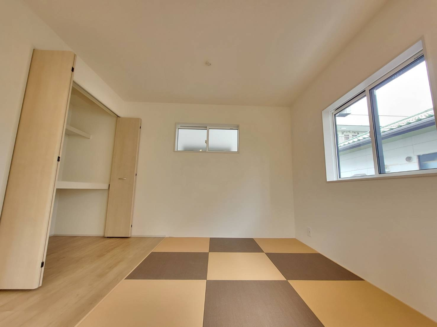宇都宮市清原台1丁目 全2棟の和室|〇1号棟　和室4.375帖〇
小上がりのタタミコーナーを設けたリビング。琉球畳がモダンな雰囲気。柔らかな畳好きはお子様のプレイルームにもぴったりです。
※2026年2月撮影