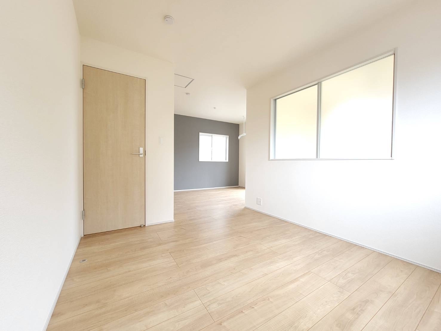 宇都宮市清原台1丁目 全2棟の洋室|〇1号棟　2F洋室5.25帖+6帖〇
家族の成長といっしょに変わる、レイアウト自在な2ドア1ルーム。ご家族の成長といっしょに変わっていく自由な家づくりが可能です。
※2026年2月撮影