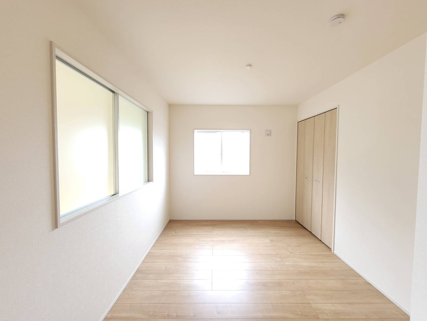 宇都宮市清原台1丁目 全2棟の洋室|〇1号棟　2F洋室5.25帖〇
お子様の一人部屋に最適な居室です。クローゼットも付いているので、お子様が自然とお片付けできる環境に。
※2026年2月撮影