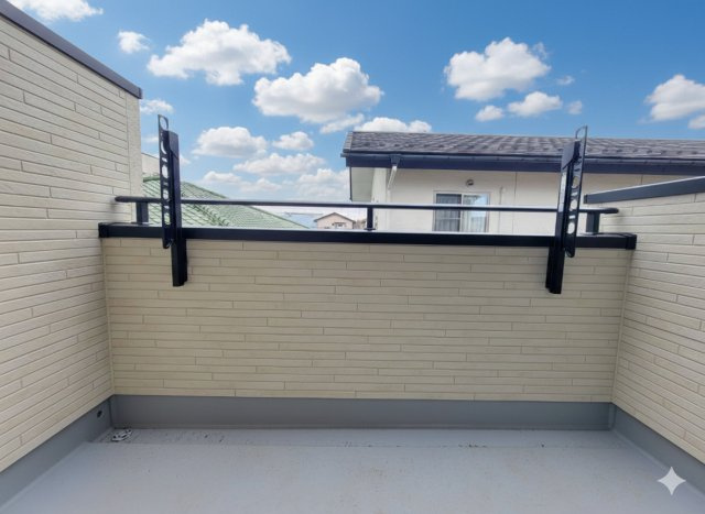 宇都宮市清原台1丁目 全2棟のバルコニー|〇1号棟　バルコニー○
バルコニーからの南側眺望。十分な陽当りが確保されています！是非現地にてご体感下さい。ご見学については、平日・時間外なども対応致します。お気軽にご連絡下さい！
