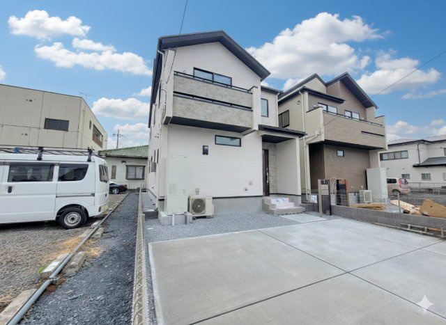 宇都宮市清原台1丁目 全2棟の外観|〇分譲地〇
さりげなく「暮らしやすい」「心地よい」と感じていただけるように、
土地の形や周囲の環境にあわせて、一棟一棟最適なプランを個別に設計しています。
※2026年2月撮影