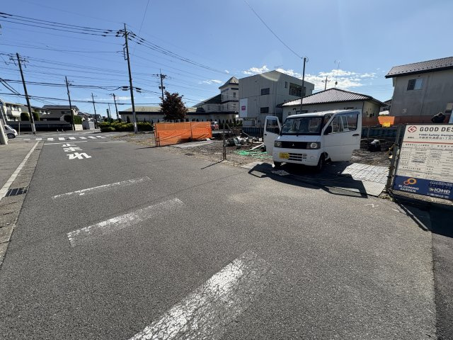 宇都宮市清原台1丁目 全2棟の前面道路含む現地写真|○前面道路○
北側前面道路はゆとりの10.0ｍ幅。歩道も完備されています♪
車の出し入れもスムーズで、来客時も安心！
開放感のある街並みに、暮らしやすさが広がります。
※2025年10月撮影