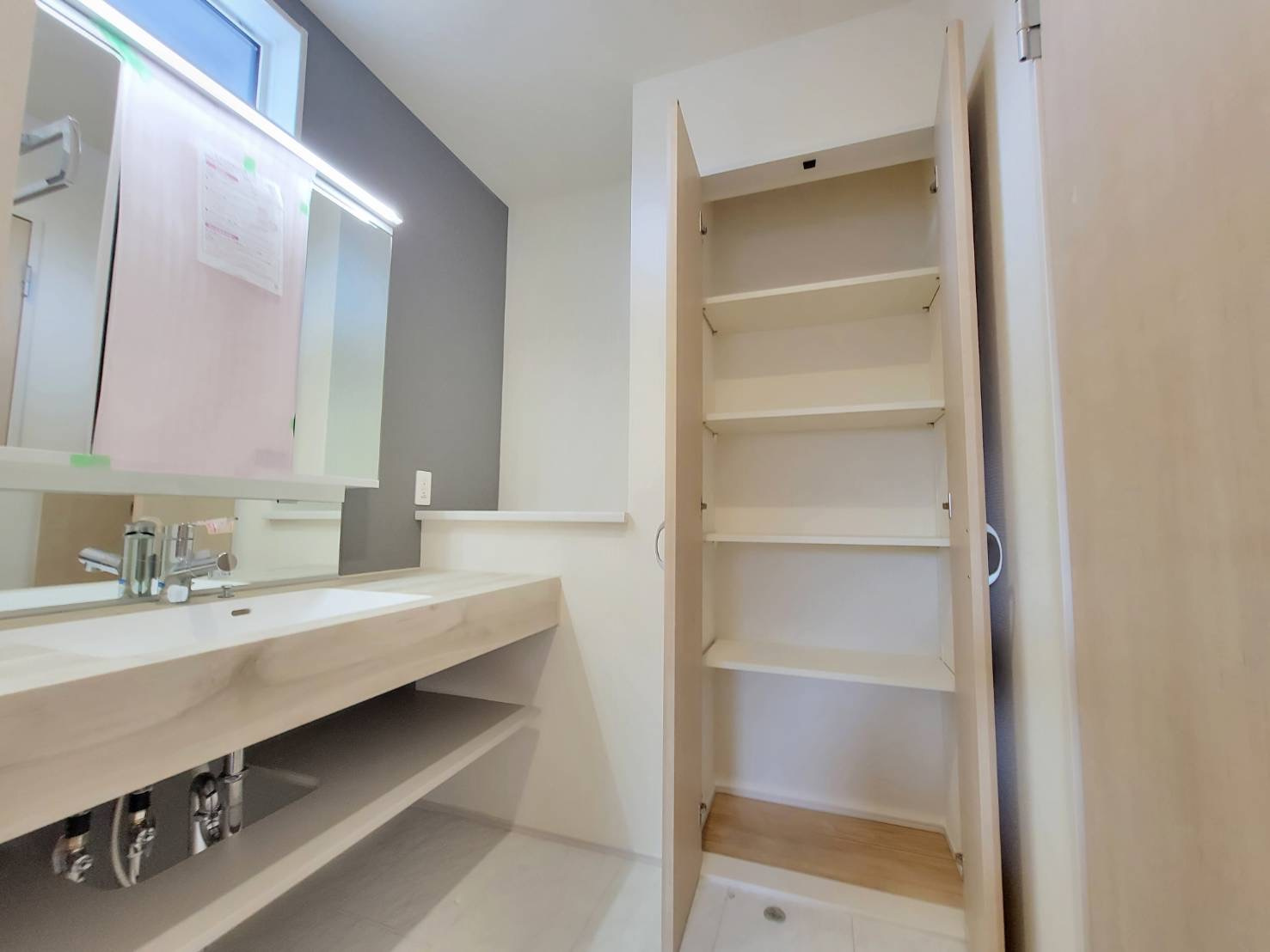 宇都宮市清原台1丁目 全2棟の収納|○1号棟リネンスペース○
タオルや着替えをすっきりと収納できる便利なスペースです。物で溢れがちな洗面所をすっきり広々使えます。
※2026年2月撮影