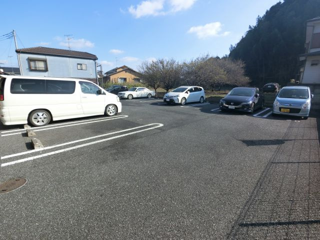 【駐車場】