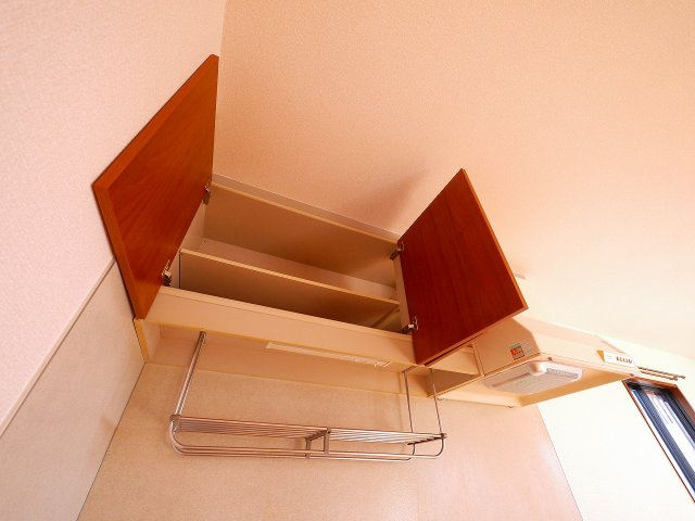サンシャイン高円のキッチン|上部に収納があります