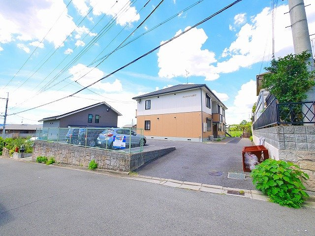 サンシャイン高円のその他|出入口が広いので車の出入りもしやすそうですね