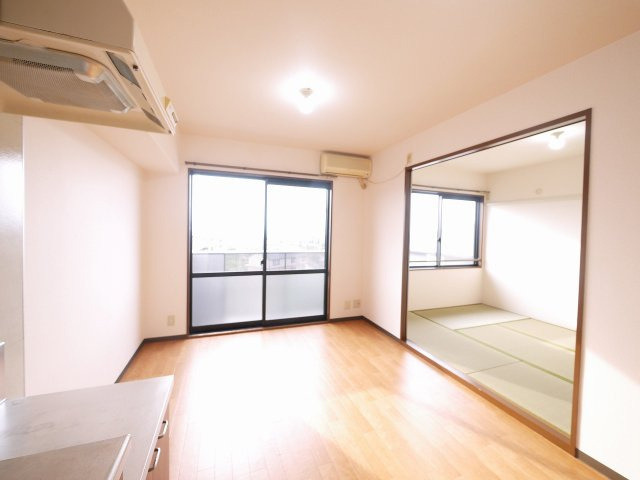 サンシャイン高円の居間・リビング|広い居間ですね