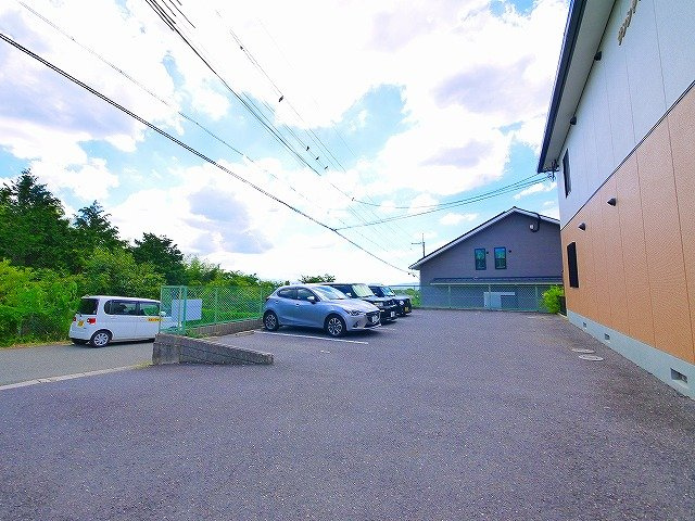 サンシャイン高円のその他共用部分|駐車スペースも十分