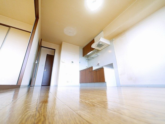 サンシャイン高円の居間・リビング|ゆったりとしたリビングです