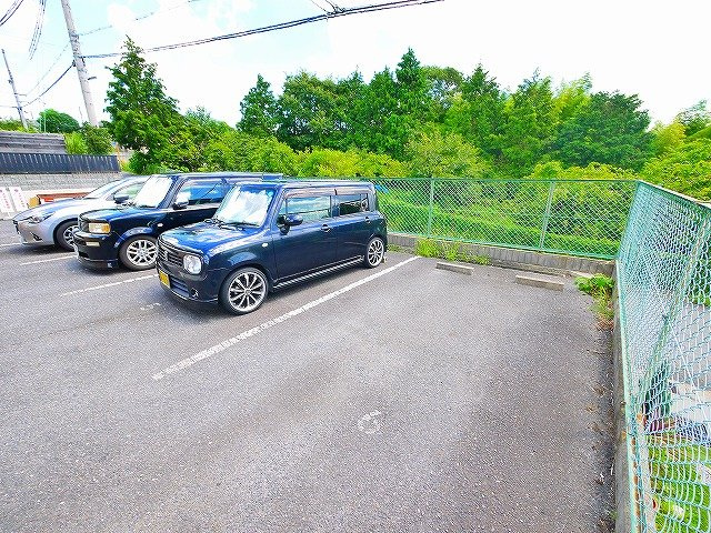 サンシャイン高円の駐車場|敷地内に駐車場あり