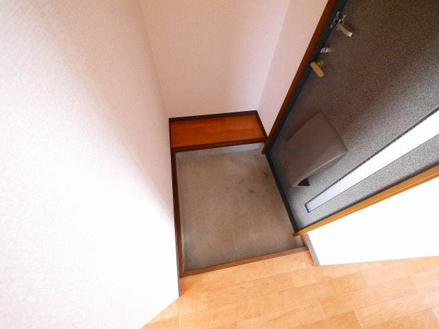 サンシャイン高円の玄関|明るい玄関です