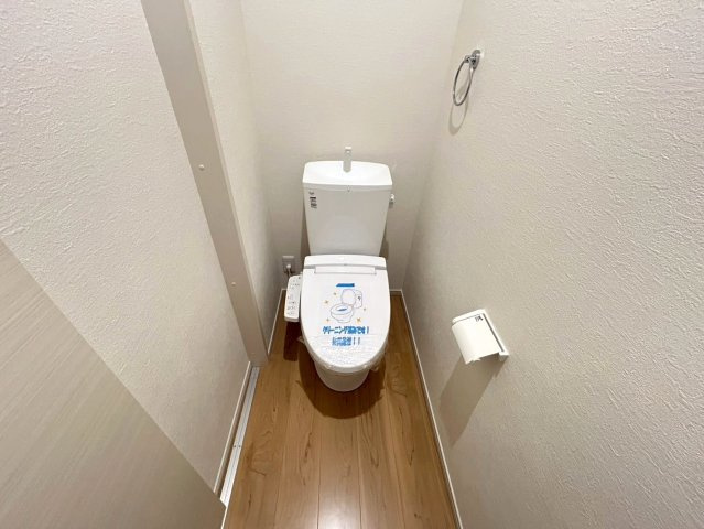 新築戸建　岩倉市曽野町4期　全3区画分譲のトイレ|超表面平滑加工とイオンパワーの「セフィオンテクト」加工で、汚れが付きにくく落ちやすい仕様です。