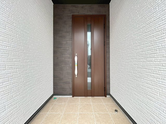 新築戸建　岩倉市曽野町4期　全3区画分譲の玄関|玄関ドアの鍵はディンプルキーと内側はサムターンキーになっており防犯性の高い仕様になっています。
