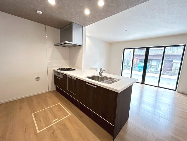 新築戸建　岩倉市曽野町4期　全3区画分譲のキッチン|ステンレスをワークスペース部分トップに使用した機能的で美しいシステムキッチンを使用しています。