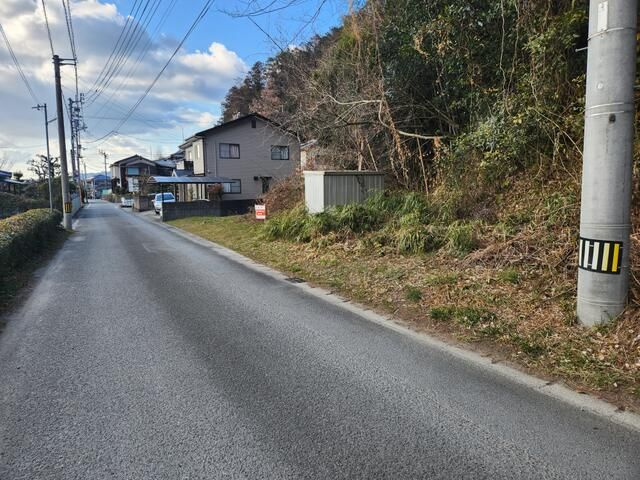 東温市南方の売地の前面道路含む現地写真