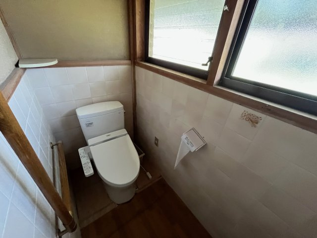 福島小学校そば2階建て住宅のトイレ|1階と2階にそれぞれトイレがあります