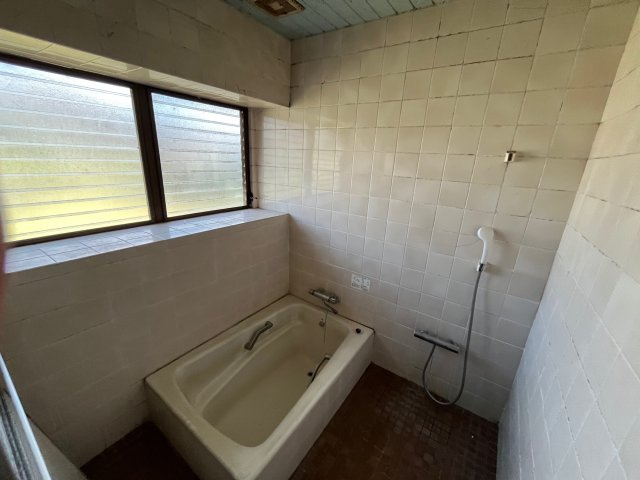 福島小学校そば2階建て住宅の浴室|浴室は1坪の広さがあります