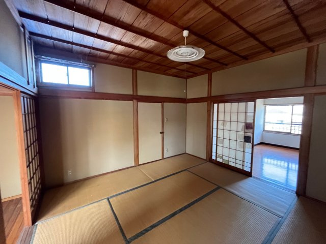 福島小学校そば2階建て住宅の和室|2階の6畳の和室です