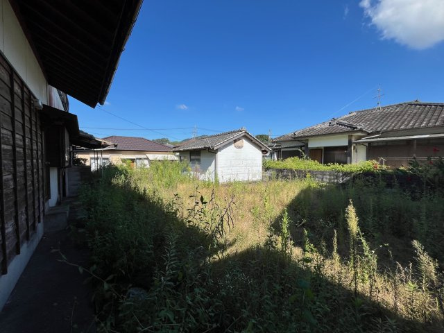福島小学校そば2階建て住宅の庭|住宅の裏手側です