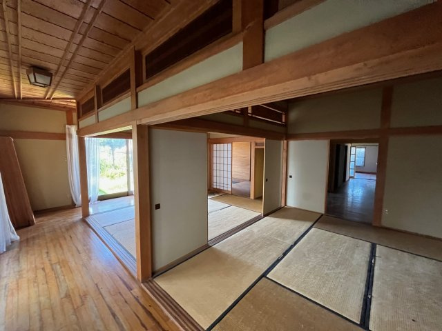 福島小学校そば2階建て住宅の和室|1階の6畳と8畳の和室です