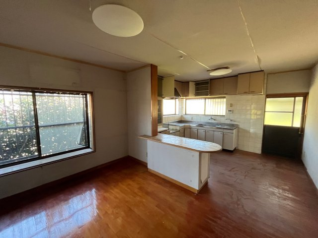 福島小学校そば2階建て住宅のキッチン|ダイニングキッチンです