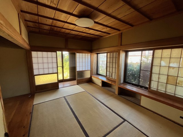 福島小学校そば2階建て住宅の和室|1階の6畳の和室です