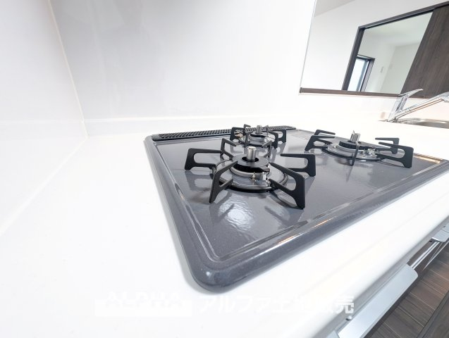 ~あきる野草花~Brand-New Homeのキッチン|【Gas range】
◆ガスレンジ◆お料理のあとはさっと拭くだけで綺麗になる。お手入れも簡単に、見た目も綺麗に。奥様の負担を軽減します。