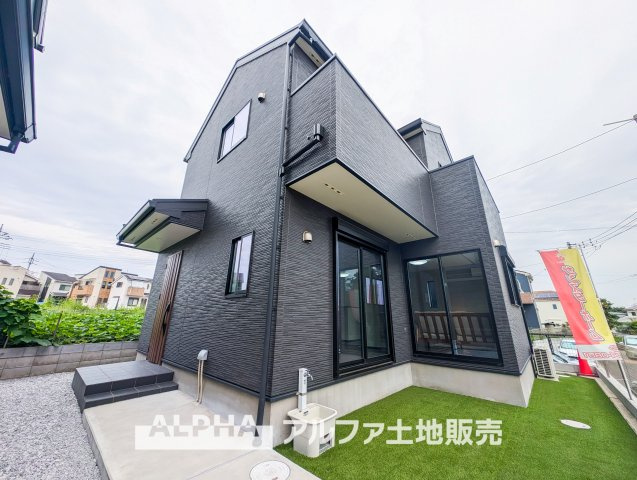 ~あきる野草花~Brand-New Homeの外観|【outward appearance】
◆外観◆外壁のサイディングは軽量化で高い耐震性を発揮、加えて外壁に付着した汚れを雨でクリーニング。防汚でお手入れいらずで大変重宝します。