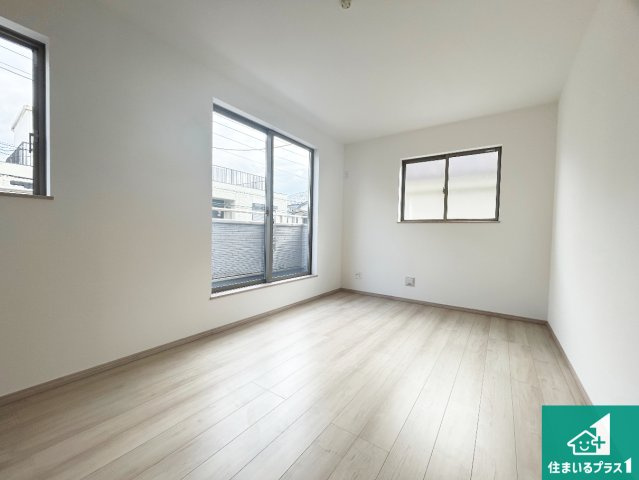 伊丹市池尻　第2期　新築一戸建ての洋室|シンプルな洋室は、自分好みのインテリアが楽しめます♪ご家族とインテリアや家具を選びに行くのは新築購入時の醍醐味の一つです。ぜひお楽しみください♪