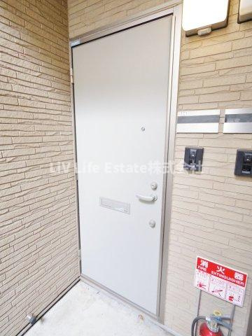 パウゼ西恋ヶ窪の玄関