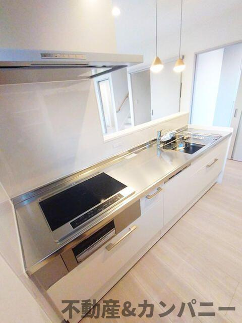 松山市正円寺２丁目の中古一戸建のキッチン|コンパクトなキッチンで掃除もラクラク