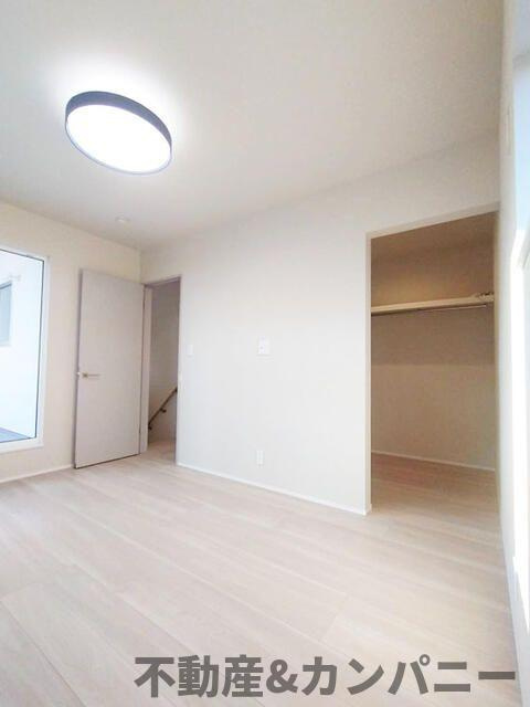 松山市正円寺２丁目の中古一戸建の洋室|落ち着いた色調の洋室です