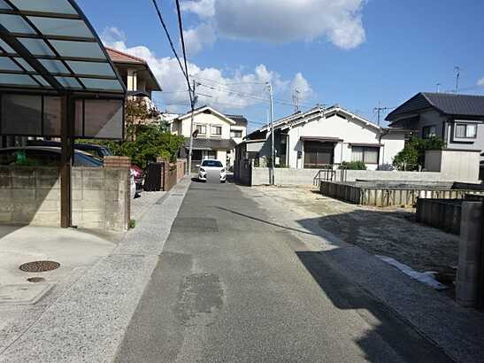 【前面道路含む現地写真】