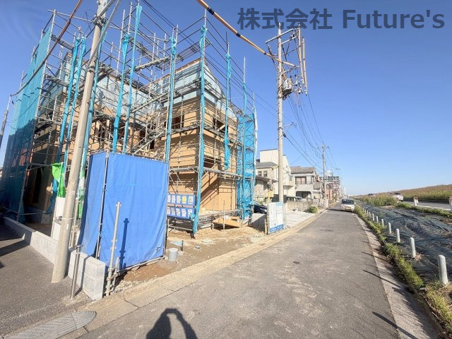 三郷市早稲田7丁目　新築戸建　全1棟の前面道路含む現地写真|前面道路含む現地写真です。