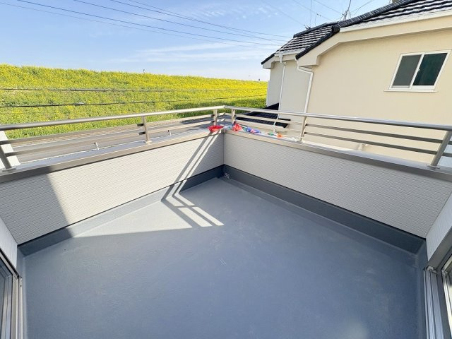 三郷市早稲田7丁目　新築戸建　全1棟のバルコニー|同施工会社の参考写真になります。